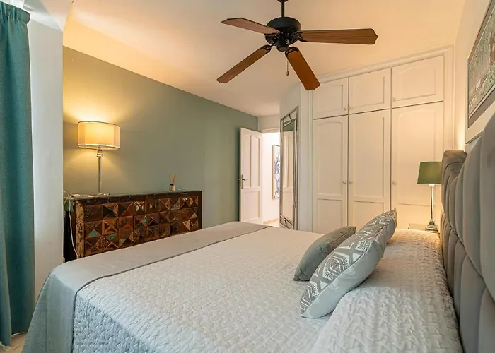 Terrazas La Caleta, *