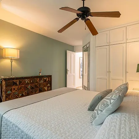 Terrazas La Caleta, *