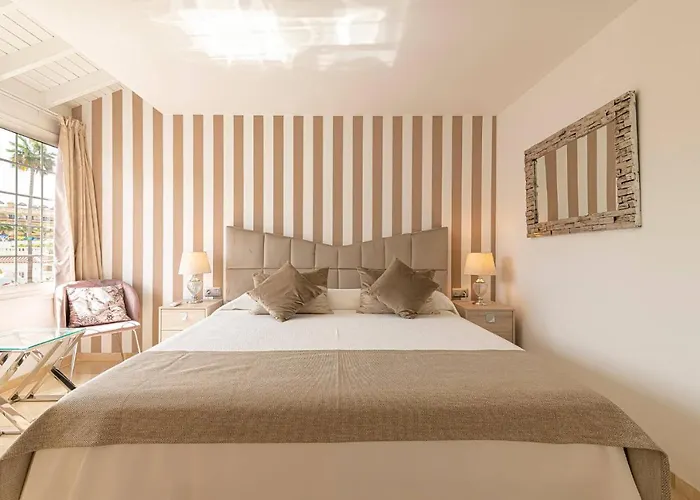 Terrazas La Caleta, Адехе