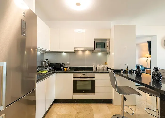 Terrazas La Caleta, Адехе