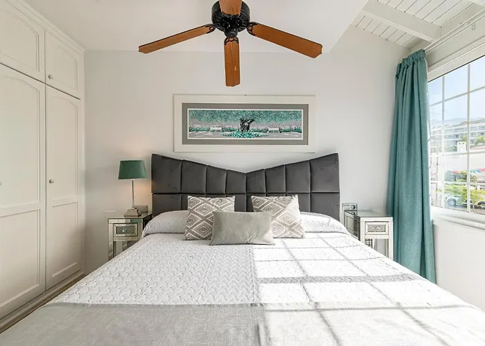 Апартаменти Terrazas La Caleta,