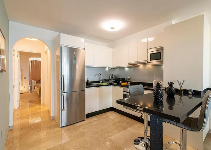 Terrazas La Caleta, Адехе